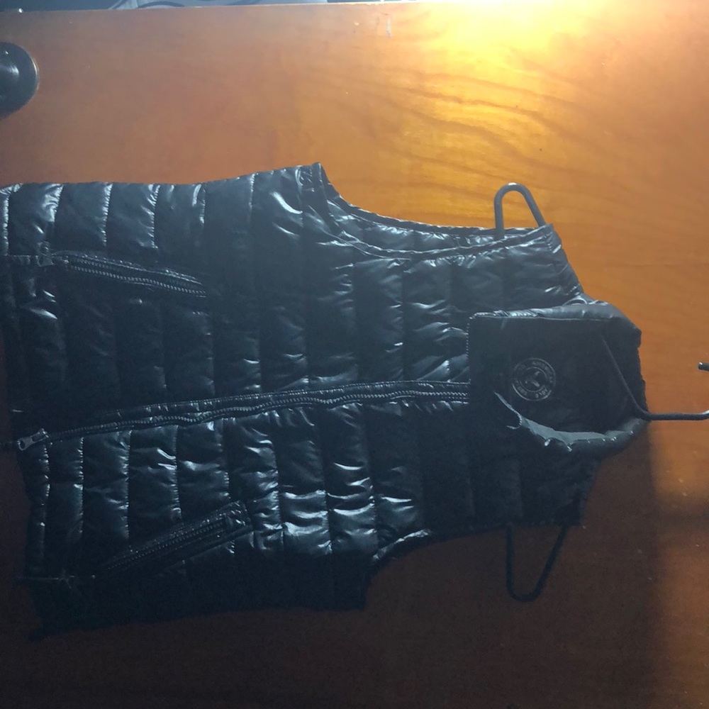 AE PUFFER VEST SIZE SMALL